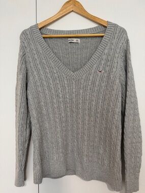 Hollister Light Gray Cable-Knit V-Neck Sweater